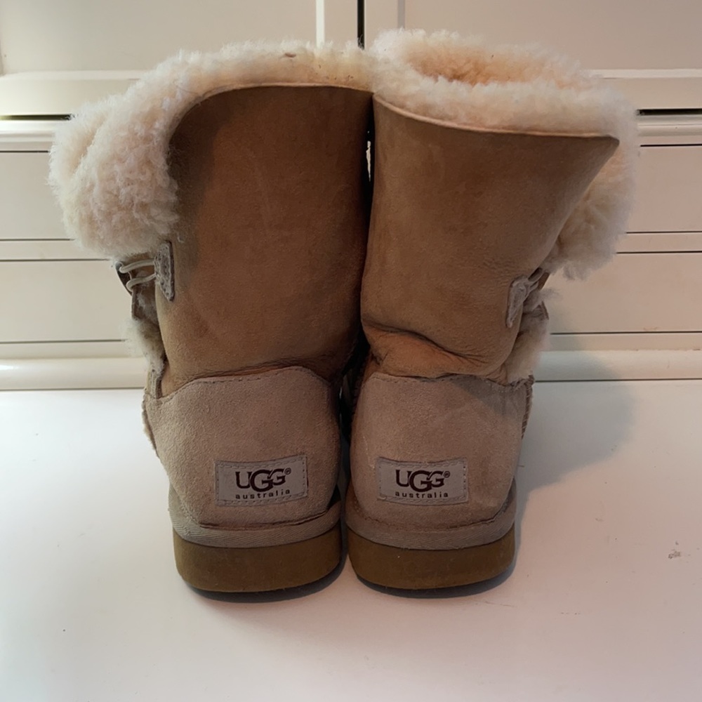 Ugg Bailey Button Short Boot Size 7 - image 3